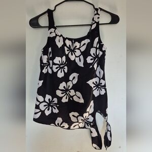Maxine of Hollywood Black and White Sleeveless Fitted Tank